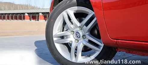 車輪胎扎了個(gè)釘子補(bǔ)一下大概多少錢3