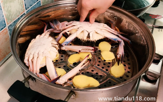 清蒸梭子蟹是做好再切還是先切（清蒸梭子蟹的做法）