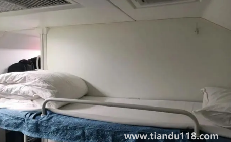 2022女生坐火車硬臥是上鋪好還是下鋪好（坐火車女孩選下鋪會(huì)怎么樣）