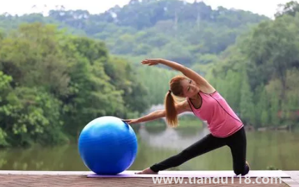 瑜伽球大一點好還是小一點好2