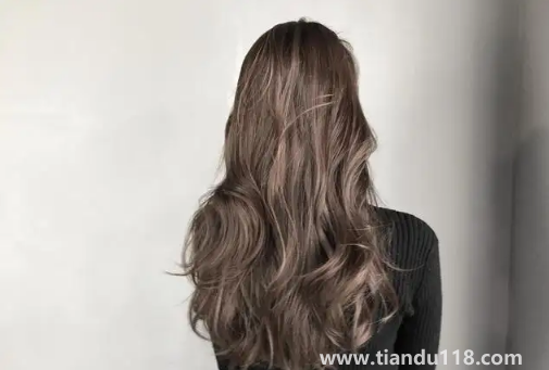 染發(fā)后怎么護(hù)理和保養(yǎng)（染發(fā)后應(yīng)該注意什么）