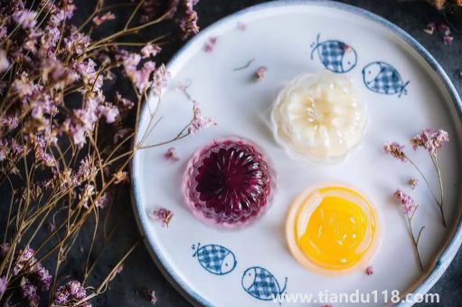 一個(gè)月餅的熱量相當(dāng)于幾塊披薩的熱量3