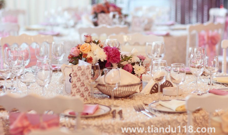 訂婚宴是男方請(qǐng)還是女方請(qǐng)1