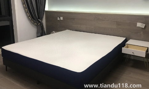 藍盒子床墊和慕思床墊哪個好2