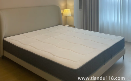 床和床墊加起來一萬貴嗎3