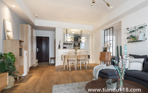 新房悶幾天通風一天還是一直通風（新房裝修放些什么植物）