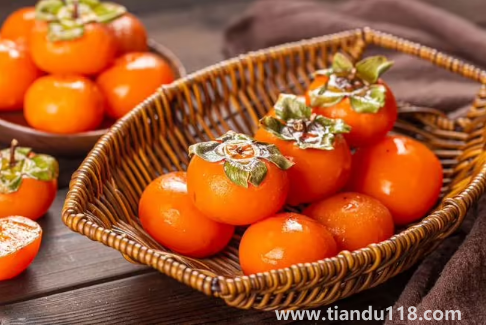 硬柿子里面有密密麻麻的黑點(diǎn)能吃嗎（柿子怎么看壞沒壞）