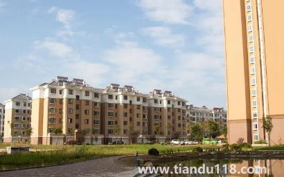 樓房鄰居門對門掛什么最好 3