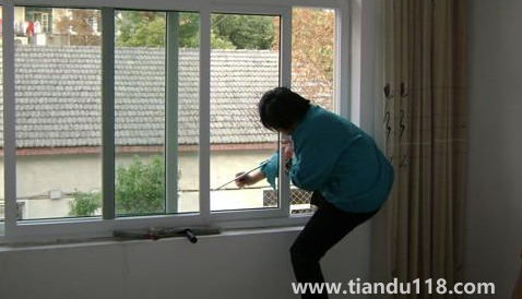 開荒保潔瓷磚用什么擦（開荒保潔需要幾個小時）