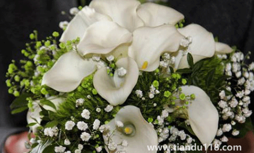 男方娶親當天手捧花必須要準備嗎3