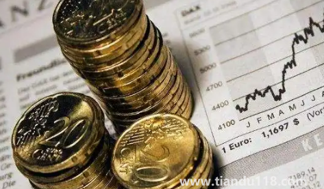 基金虧了25%是贖回還是放著（基金買賣都要收手續(xù)費嗎）