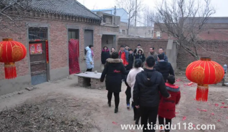 2023過(guò)年串門(mén)送油合適嗎(過(guò)年串門(mén)拿幾樣?xùn)|西)(圖2) 2023過(guò)年串門(mén)送油合適嗎2