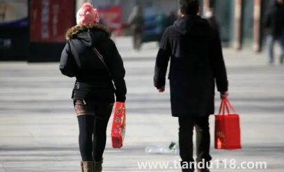 2023過年的時候可以串門嗎(過年串門時間有啥規(guī)矩)(圖2) 2023過年的時候可以串門嗎2