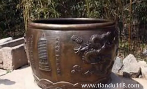 銅的小招財(cái)缸怎樣擺放(銅缸擺放的風(fēng)水吉位在哪)(圖2) 銅的小招財(cái)缸怎樣擺放2