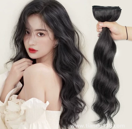 女生帶假發(fā)片帶高點還是低點好(女生帶假發(fā)片怎么戴)(圖2) 女生帶假發(fā)片帶高點還是低點好2