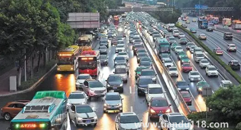 高速上扔?xùn)|西會(huì)被拍到嗎(高速上違章一般幾天能收到信息)(圖3) 高速上扔?xùn)|西會(huì)被拍到嗎3