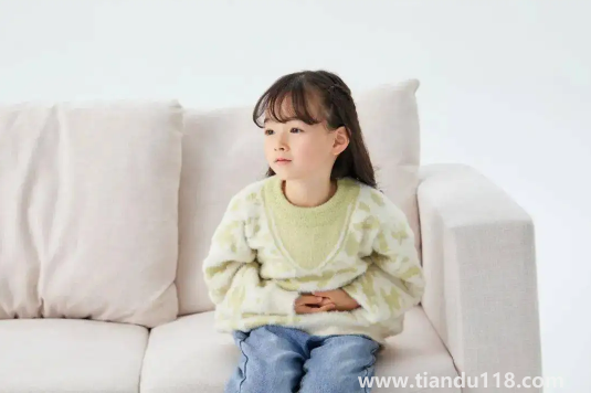 肚子有蛔蟲的癥狀有哪些(怎么預(yù)防肚子有蛔蟲)(圖2) 肚子有蛔蟲的癥狀有哪些2