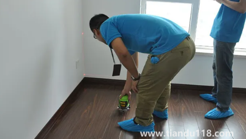 房子在驗收后發(fā)現(xiàn)墻面空鼓誰負責2