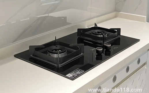 燃?xì)庠钍且贿呉粋€電池嗎（燃?xì)庠畈淮蚧饹]有噠噠聲怎么修）