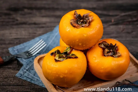 用鹽泡柿子要泡幾天（吃柿子的注意事項(xiàng)）