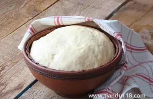 發(fā)面過(guò)了一夜晚早上還能做嗎（發(fā)面怎么才能又蓬松又柔軟）