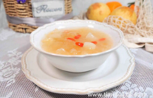 冰糖燉雪梨放多少冰糖合適(燉冰糖雪梨要去皮嗎)(圖2) 冰糖燉雪梨放多少冰糖合適2