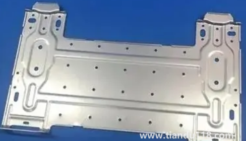 外面風大空調內機為什么咚咚響3