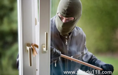 小偷進屋偷吃過期食品死了誰負責1