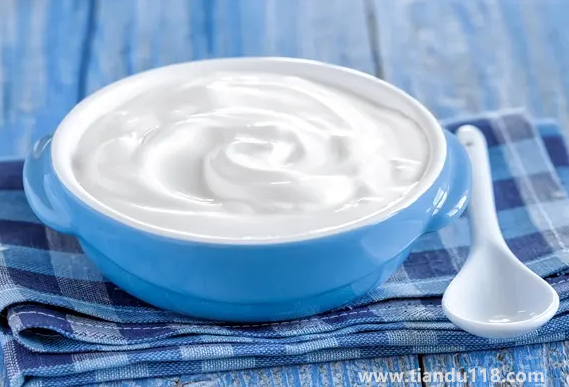 奶油是雞蛋清打出來的嗎（雞蛋清怎么打發(fā)成奶油狀）