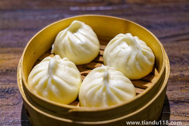 蒸包子放水應該多還是少（包子要蒸多長時間才能出鍋）