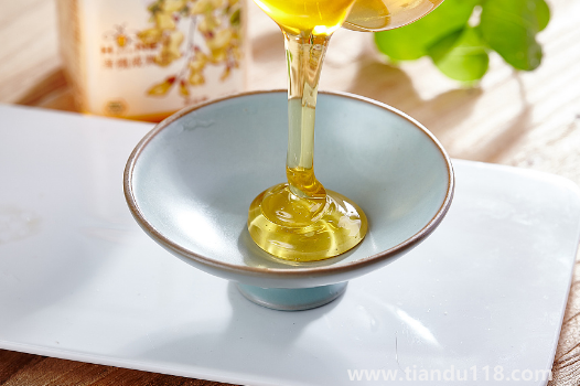 蜂蜜顏色深的好還是淺的好（怎么樣的蜂蜜才是正宗的）