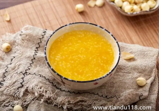 發(fā)燒喝大米粥好還是喝小米粥好（發(fā)燒的飲食注意事項）