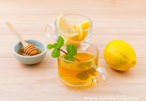 嗓子疼喝蜂蜜水好還是冰糖水好（嗓子疼怎么緩解）