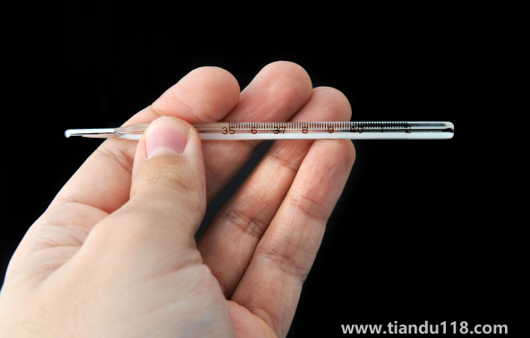 水銀體溫計(jì)可以放熱水里嗎（水銀體溫計(jì)的使用方法）