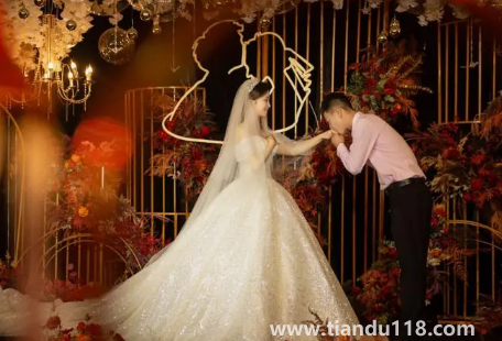 辦一場婚禮10萬夠嗎（現(xiàn)在一場婚禮什么價位合適）