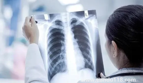 白肺的一個明顯表現(xiàn)是氣緊還是氣松（老人得了白肺還有救嗎）