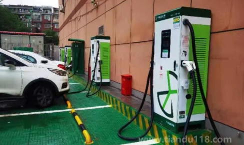 慢充充電樁充滿(mǎn)后一直插著可以嗎（新能源汽車(chē)什么時(shí)候充電比較好）