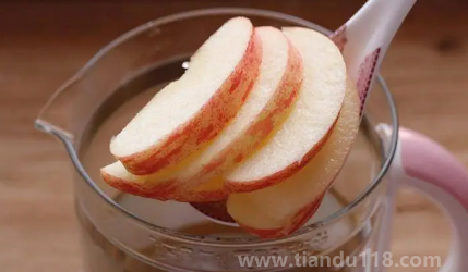 上午煮熟的蘋果下午還能吃嗎（煮熟的蘋果放久了會(huì)壞嗎）