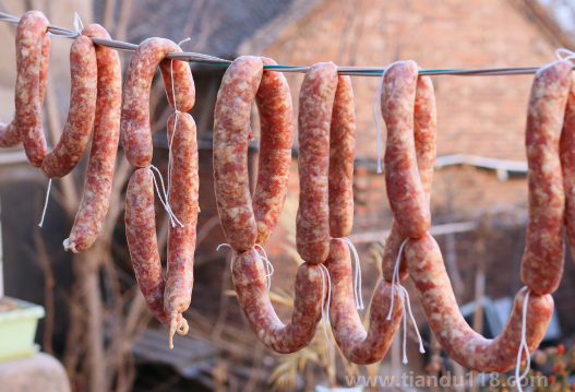 香腸灌好后要用開水過一下還是白酒過一下（灌好的香腸怎么晾曬）